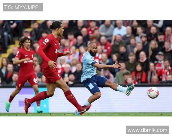 利兹联与曼联德比战火重燃球迷期待激情对决与历史传承