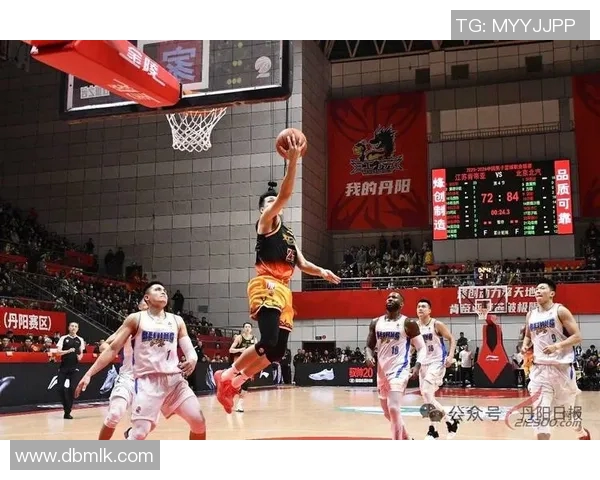 肯帝亚与八一激战正酣赛场上演精彩对决引发球迷热议