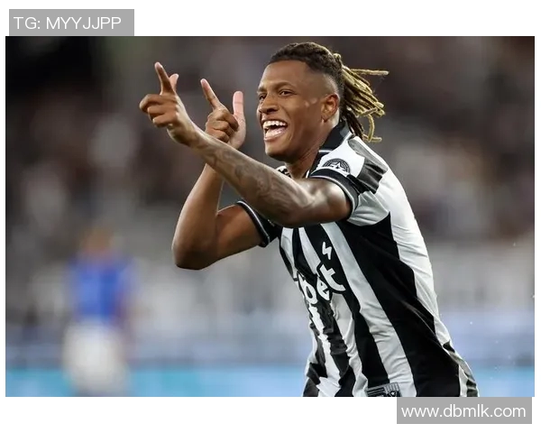 达尼洛：从青涩球员到足球巨星的成长之路与辉煌成就