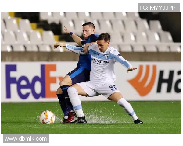 阿里斯与利马索尔的激烈对决揭示足球战术与团队精神的完美结合 阿里斯与利马索尔的激烈对决揭示足球战术与团队精神的完美结合