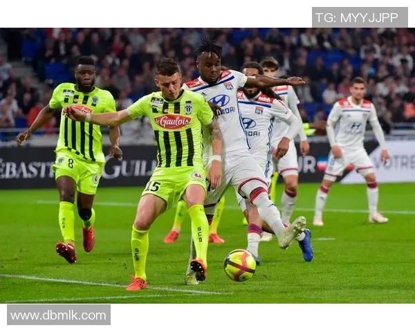 里昂与斯特拉斯堡精彩对决录像回放分析及赛后点评 里昂与斯特拉斯堡精彩对决录像回放分析及赛后点评