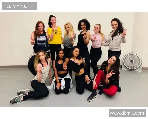 火箭队与尼克斯的激烈对决展现篮球魅力与团队精神的巅峰对抗 火箭队与尼克斯的激烈对决展现篮球魅力与团队精神的巅峰对抗