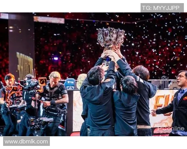 探讨FPX在DOTA2中的战术灵活性与应变能力分析