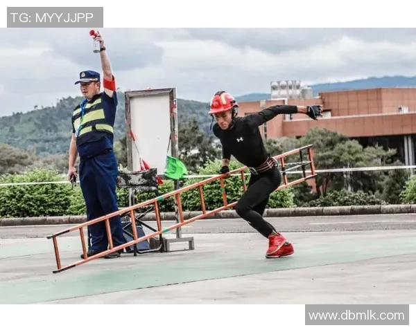 成都滑板队反击战术解析与实战应用探讨